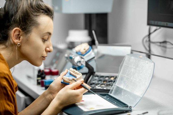 Quels types de prothèses dentaires sont disponibles à Gatineau-Hull ?