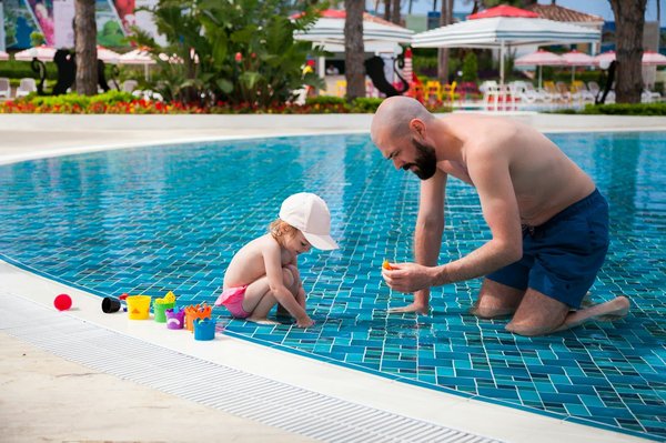 Y a-t-il des campings en bord de rivière ou de lac près de Fouesnant ?