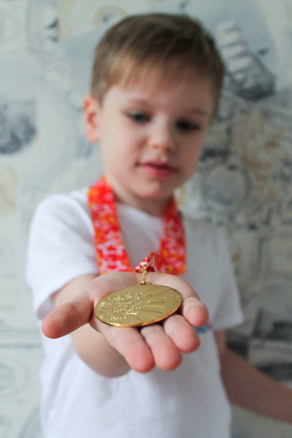 Quelles sont les caractéristiques de la médaille de baptême?